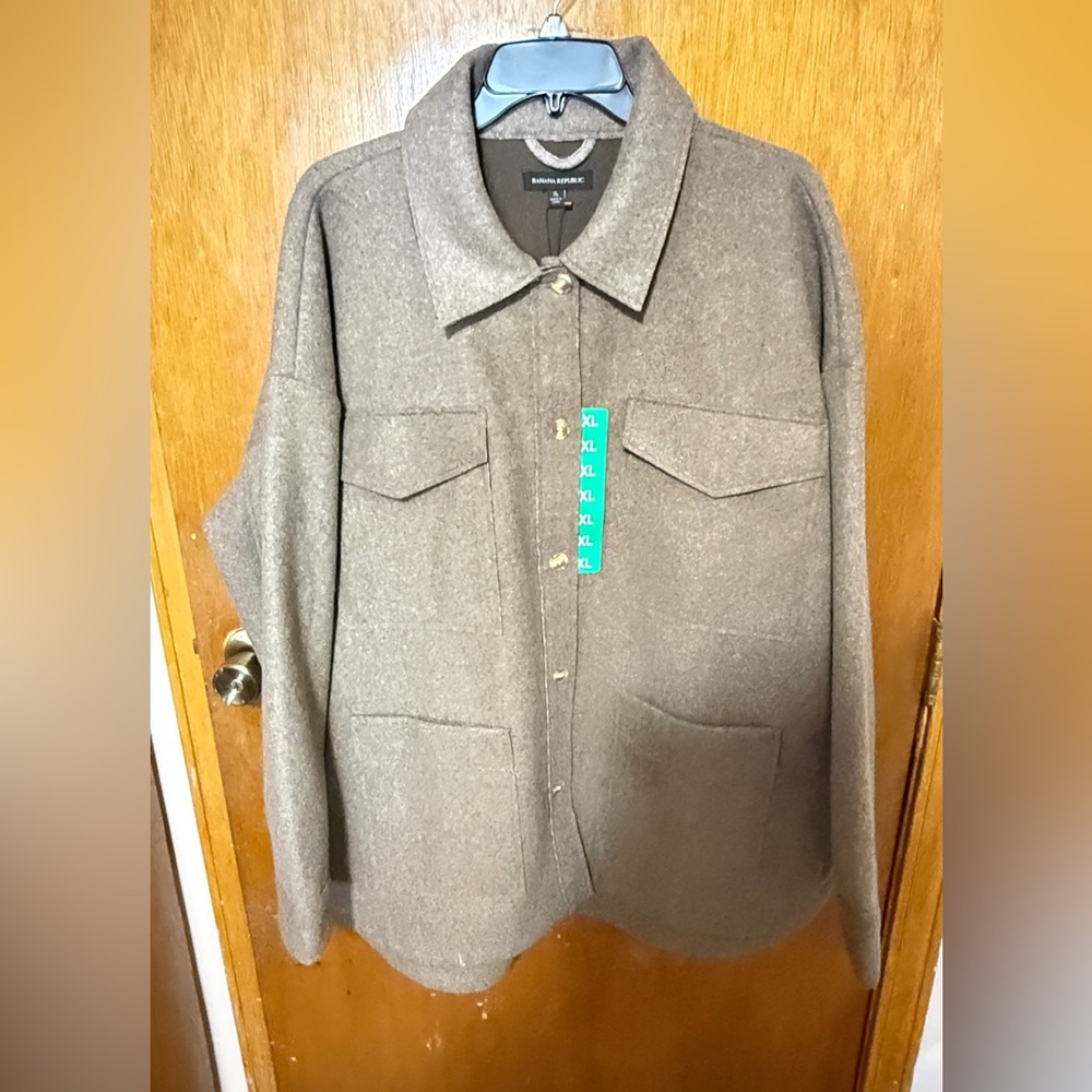 Banana republic xl woman’s chocolate brown button up Shacket BNWT pockets preppy